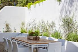 Browse 192 modern dining table centerpiece on houzz whether you want inspiration for planning modern dining table centerpiece or are building designer modern dining table centerpiece from scratch, houzz has 192 pictures from the best designers, decorators, and architects in the country, including hugh jefferson randolph architects and choice landscapes llc. Outdoor Dining Table Centerpiece Ideas Photos Houzz