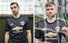 Yes, that also happened to be the year the neville brothers, paul scholes, ryan a week ago the predator mania's and now we have more retro fire courtesy of the manchester united 2017/18 away kit. Manchester United 2017 18 Adidas Away Shirt Soccerbible