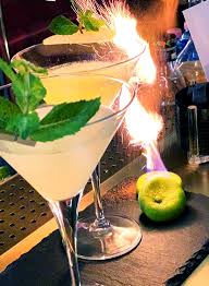 Visualizza altre idee su ricette di cocktail, liquori e cocktail, bevande aperitivo. Aperitivo Vinthiages Cafe