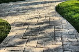 Einen gartenweg zu pflastern, also richtig gut und dauerhaft anzulegen, ist eine gute idee. So Einfach Pflastern Sie Ihren Gartenweg Schritt Fur Schritt