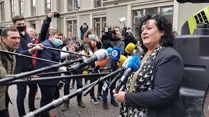 May 26, 2021 · het was caroline (kerolain) van der plas van de boer burger beweging (platteland/gezond verstand) die tweette: Fotoserie Bbb Lijsttrekker Van Der Plas Arriveert In Trekker Op Binnenhof Vee En Gewas Nl Landbouwnieuws Voor Oost Nederland