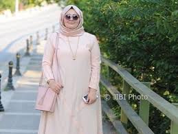 Ketiga wanita inilah yang pernah menjadi santapan seksualku. Fashion Muslim Model Gamis Modern Ini Bikin Wanita Gemuk Lebih Modis Solopos Com