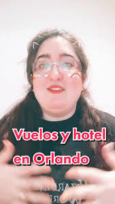 Explorando diferentes combinaciones de vuelos y alojamientos en Orlando