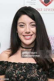 Cara Cain's Instagram, Twitter & Facebook