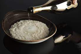Oltre al riso, è importante anche scegliere un buon brodo. Risotto Al Prosecco Ricetta Bottega Spa Blog