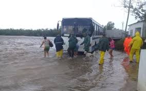 Eta amenaza con ganar en intensidad antes de penetrar Cuba