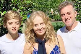 O apresentador revelou, em seu instagram, que o pequeno estava sem capacete enquanto praticava o esporte e, por isso, a gravidade do acidente foi bem maior. Filho De Luciano Huck E Angelica Se Recupera Apos Ser Operado Maranhao Hoje