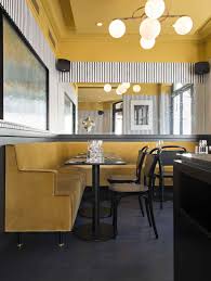 Paris 7 Epoca 17 Rue Oudinot Restaurant Italien A Peine Entres Le Parfum De La Sauce Aux Tom Interieur De Restaurant Interieurs Cafe Interieur Boutique