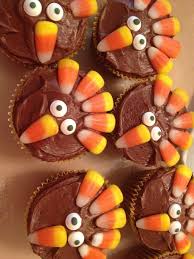 These decorations look great on any type of frosting as a yummy cupcake topper! Thanksgiving Table Ideas Via Pinterest The English Room Erntedankfest Snacks Thanksgiving Cupcakes Urlaub Leckerlies