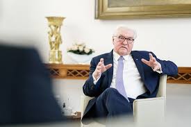 Encouraging and warm, calling for solidarity and patience, talking about hope for the future and thanking all those people who keep the country running: Www Bundespraesident De Der Bundesprasident Interviews Interview Mit Der Tageszeitung Rheinische Post
