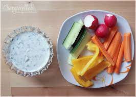 Gemüse joghurt dip ist eine erfrischende mediterrane beilage besonders lecker zu rosmarinkartoffeln. Rezept Quark Dip Fur Gemuse Oder Grillgut