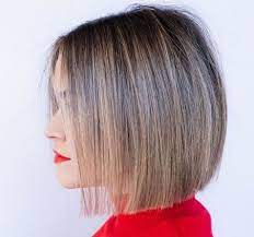 Taglio di capelli lunghi e lisci con ciuffo da bambina. Capelli Medi 2020 7 Nuovi Tagli Pari E Scalati Foto Donne Sul Web