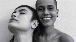 Maria Casadevall compartilha poema sobre sua história de amor com Larissa  Mares