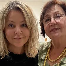 Fundraiser by Jenya K : Fighting for mom, holding family together.