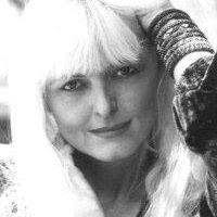 MELLO The World's Sleekest High-Speed Charger 180+ Countries by MELLO POWER  — Kickstarter