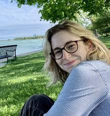 Jessica Heim's Instagram, Twitter & Facebook