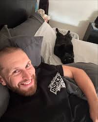 Cheers to Chapter 31 🥂 • Beyond grateful for this life — even through the  highs and lows. This past year brought me so many incredible opportunities,  new experiences & friendships, and