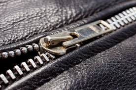 Bahan dan cara alami ini telah lama dipergunakan, dan sudah tentu putih telur kaya akan protein, dan juga bisa dimanfaatkan untuk merawat rambut agar sehat dan hitam. 5 Cara Merawat Jaket Kulit Agar Tetap Awet Bukareview