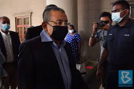 Former negeri sembilan chief minister mohd isa abdul samad was convicted of nine charges of corruption on wednesday (feb mohd isa was found guilty of the corruption charges involving rm3 million over felda's purchase of merdeka palace hotel and suites in kuching. Isa Samad Sentenced To 54 Years Jail Fined Rm15 45 Mln For Rm3 Mln Corruption Borneo Post Online