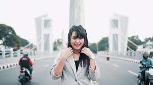 Lirik Lagu Aku Tenang Happy Asmara Lengkap Dengan Chord Pengenku Siji Nyanding Kowe Selawase Tribunnewswiki Com Mobile