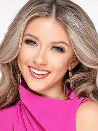 Alexis Hurt's Instagram, Twitter & Facebook