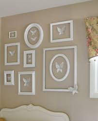 Maybe printed out photos on paper is not for you. Decorate Walls With Empty Frames 6 Diy Ideas Tip Junkie