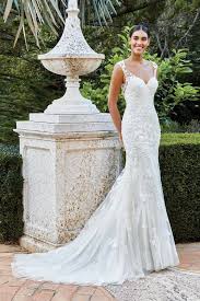 Maybe you would like to learn more about one of these? Paillettenbesetztes Fit And Flare Spitzenkleid Mit Queen Anne Ausschnitt