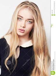 Frisuren für das neue jahr ist 2019 für lange haare selber möglichkeiten, um schöne frisuren für einfache frisuren für mädchen mit langen haaren. Schones Blondes Madchen Mit Dem Langen Haar Und Den Grunen Augen Stockfoto Bild Von Nave Blond 64987738