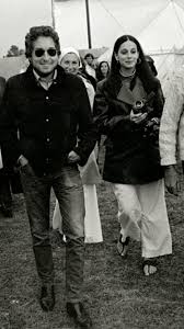 Bob dylan news, gossip, photos of bob dylan, biography, bob dylan girlfriend list 2016. Bob Dylan Sara Bob Dylan Sara Wife