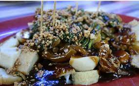 Saya mencoba mencicipi makanan khas di brunei. Makanan Wajib Beli Bila Ke Pasar Malam Ana Suhana