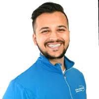 Kelly Raphael's Instagram, Twitter & Facebook