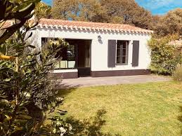 Noirmoutier Jolie Annexe 300m Plage De La Clere Maisons A Louer A Noirmoutier En L Ile Pays De La Loire Fran En 2020 Maison A Louer Decoration Exterieur A Louer