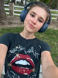 Blasting “advice” in my headphones 🎧💋⭐️ going live tomorrow July 18, 7pm  PT Drop your questions below 👇 #summer #karolinaroseadvice #singer  #songwriter #girl #music #song #august