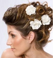 Acconciatura Sposa Con Capelli Medio Corti Ricci