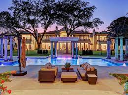 News & world report ranks the best hotels in houston based on an analysis of industry awards amenities outside the rooms abound as well: Houston Tx Luxury Homes For Sale 8 805 Homes Zillow