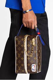 Lv Delivers 2020 Nba Finals Trophy In Bespoke Travel Case To Lakers And Unveils Nba Capsule In 2020 Louis Vuitton Vuitton Louis Vuitton Trunk