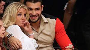 In 2015, asghari modeled in micheal costello's show. Britney Spears Freund Sam Asghari Ist Sehr Beschutzerisch Promiflash De