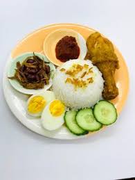 Resepi nasi lemak ini sesuai untuk penggemar nasi lemak tetapi tidak pernah mencuba memasak nasi lemak di rumah. 13 Nasi Lemak Singapore Ideas Nasi Lemak Food Malaysian Food