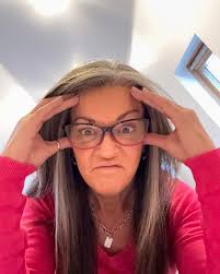 Let me clear something up… as I am seeing more and more people slag other  people off and it's fecking pissing me off... Yes, I work two days a week  in my