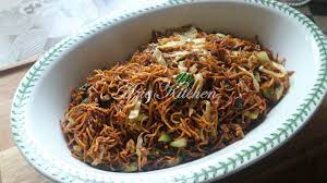 Juga tomato segar memberikan rasa masam manis yang kepada mee goreng. Yee Mee Goreng Yang Simple Azie Kitchen