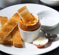 La colazione rappresenta il primo pasto della giornata ed anche quello più importante, per questo motivo è fondamentale consumare cibi nutrienti e salutari. Colazione Salata Ricette Veloci Per Adulti E Bambini Mamma Felice