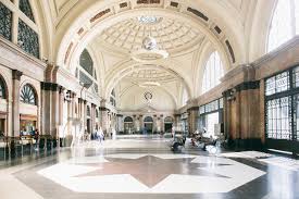 El buen gusto y la monumentalidad se exhiben en la gran estación de barcelona; Estacio De Franca A Railway Station In The Modernist Style Estrella Damm