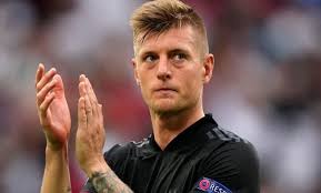 توني كروس يجتاز الفحوصات الطبيّة بنجاح ويلتحق بريال مدريد توني كروس يفاجئ غياب كريستيانو رونسيرو : Alyhqo1w Vjypm