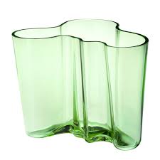 It has an extensive collection of photographs, blueprints, furniture items and small copies of the buildings. Iittala Aalto Maljakko 160 Mm Omenanvihrea Kaytetty Design Franckly