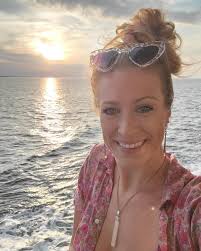 Kerri Gross's Instagram, Twitter & Facebook