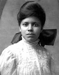 She Looks For News”