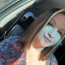 Amber Sunde's Instagram, Twitter & Facebook