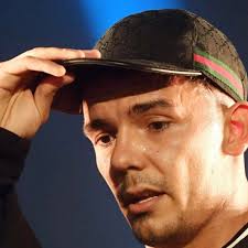 See capital bra's singles & albums global chart performance, including offical music videos. Capital Bra Begeht Diesen Schweren Fehler Bei Call Of Duty Modern Warfare News