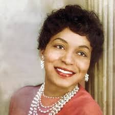 Pearl Mcmillan's Instagram, Twitter & Facebook