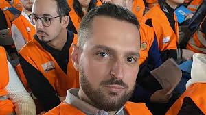 Ecco i primi 200 spazzini assunti dall'Asia, ci sono anche 12 laureati:  festa al Maschio Angioino